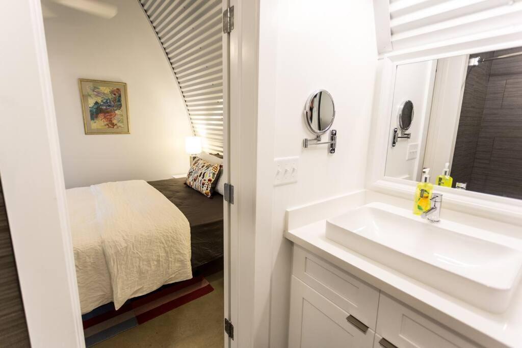 Moon 201 - Crescent Moonset - 1br - 1 Bath *