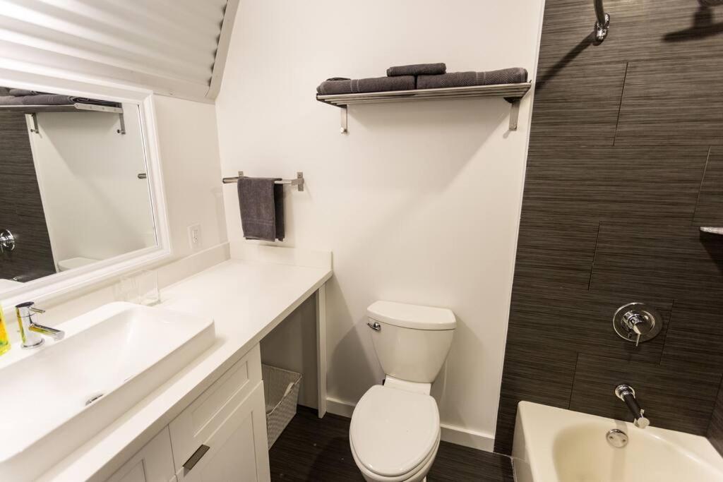 Moon 201 - Crescent Moonset - 1br - 1 Bath *