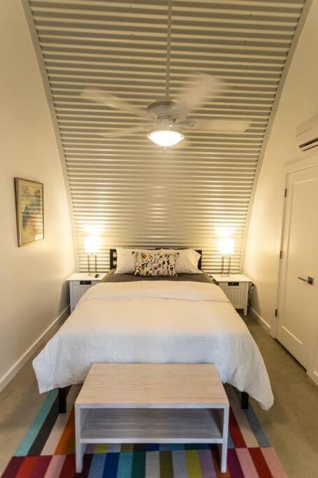 Moon 201 - Crescent Moonset - 1br - 1 Bath